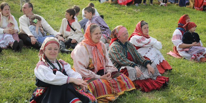 Сорокалетняя дама с широкими бедрами